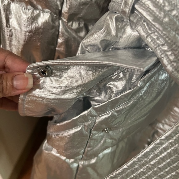 SILVER METALLIC WINTER COAT BY MICHAEL KORS… SIZE LARGE… NEW WITH TAGS. - Picture 10 of 16